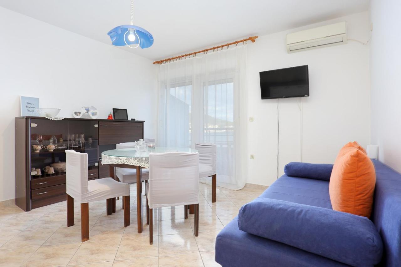 Apartments By The Sea Poljica, Trogir - 19316 Marina Exterior foto